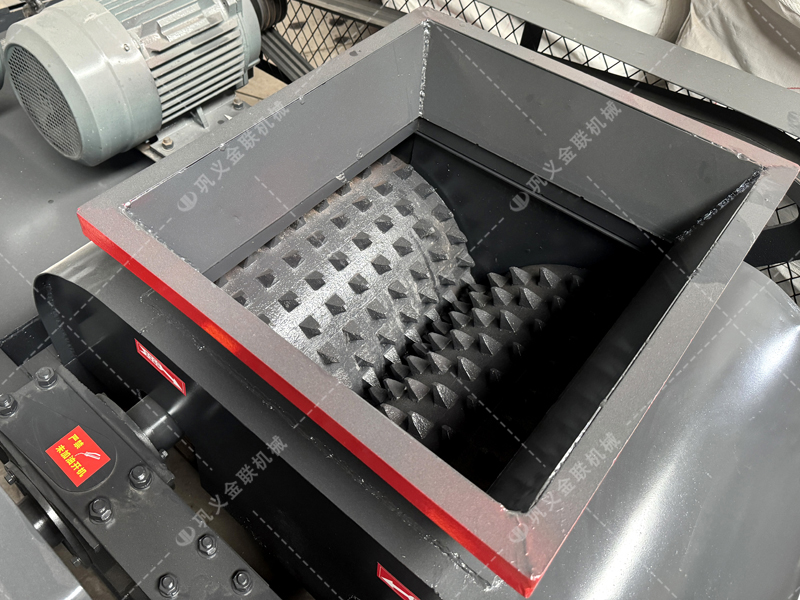 雙齒輥破碎機真的能“干濕通破”嗎？它的工作原理是什么？